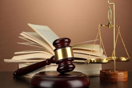 مستندات ادعا مقابل یک مقام قضایی ارائه شود