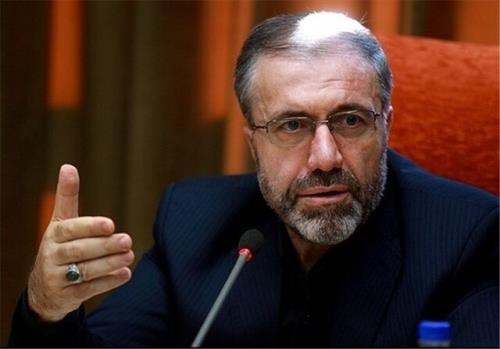 ملت ایران با یاد و خاطره امام و شهدا، مسیر انقلاب را با قدرت ادامه می دهند