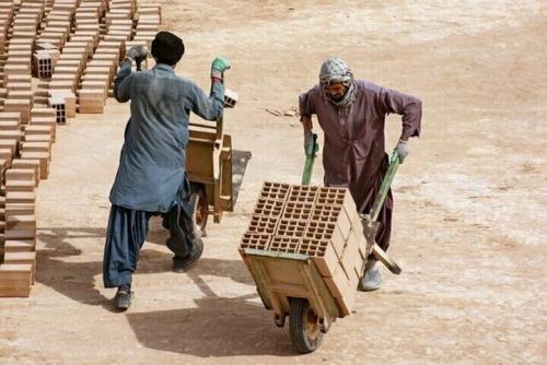 استخدام و بکارگیری شهروندان خارجی بدون مجوز جرم است؟