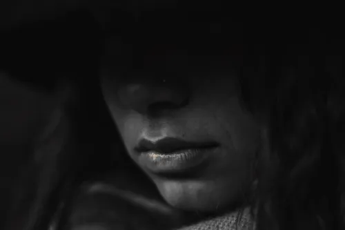 اسیدپاشی دختر جوان روی مرد صاحبخانه