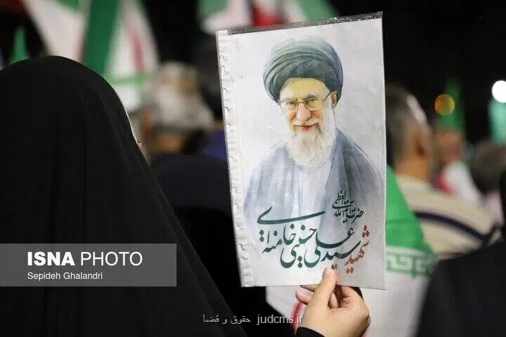 نصب المان برجسته مشت گره کرده رهبر شهید در میدان انقلاب